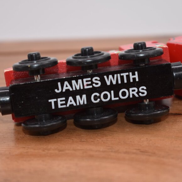 James with Team Colors - Thomas & Friends Wooden Railway Series Magnetic Trains - Picture 6 of 7